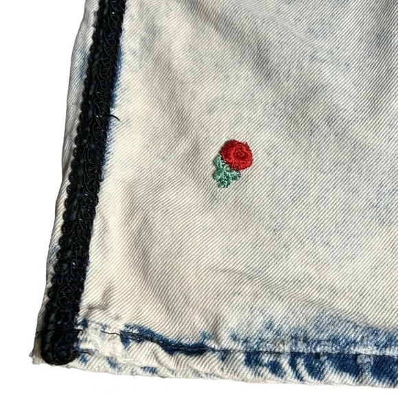 Vintage mini Jean skirt,women size 29?Acid wash, embroidered,patch,retro,boho - Picture 3 of 13